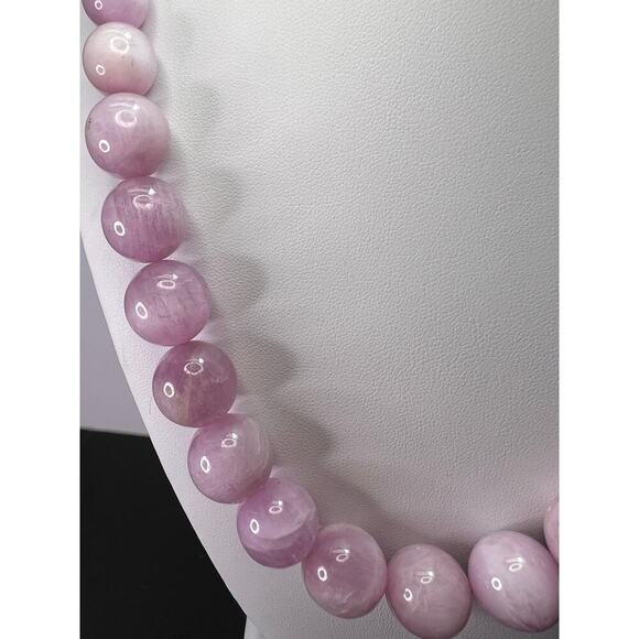 Kunzite graduated beaded 20 inch necklace with 925 magnetic clasp - Picture 2 of 10